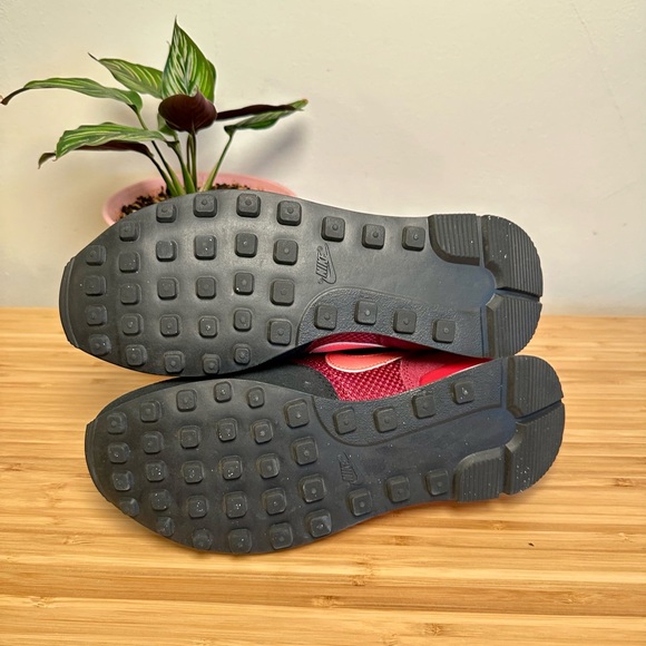 Nike Internationalist Cranberry and Black Sneakers 👟 - Picture 8 of 9